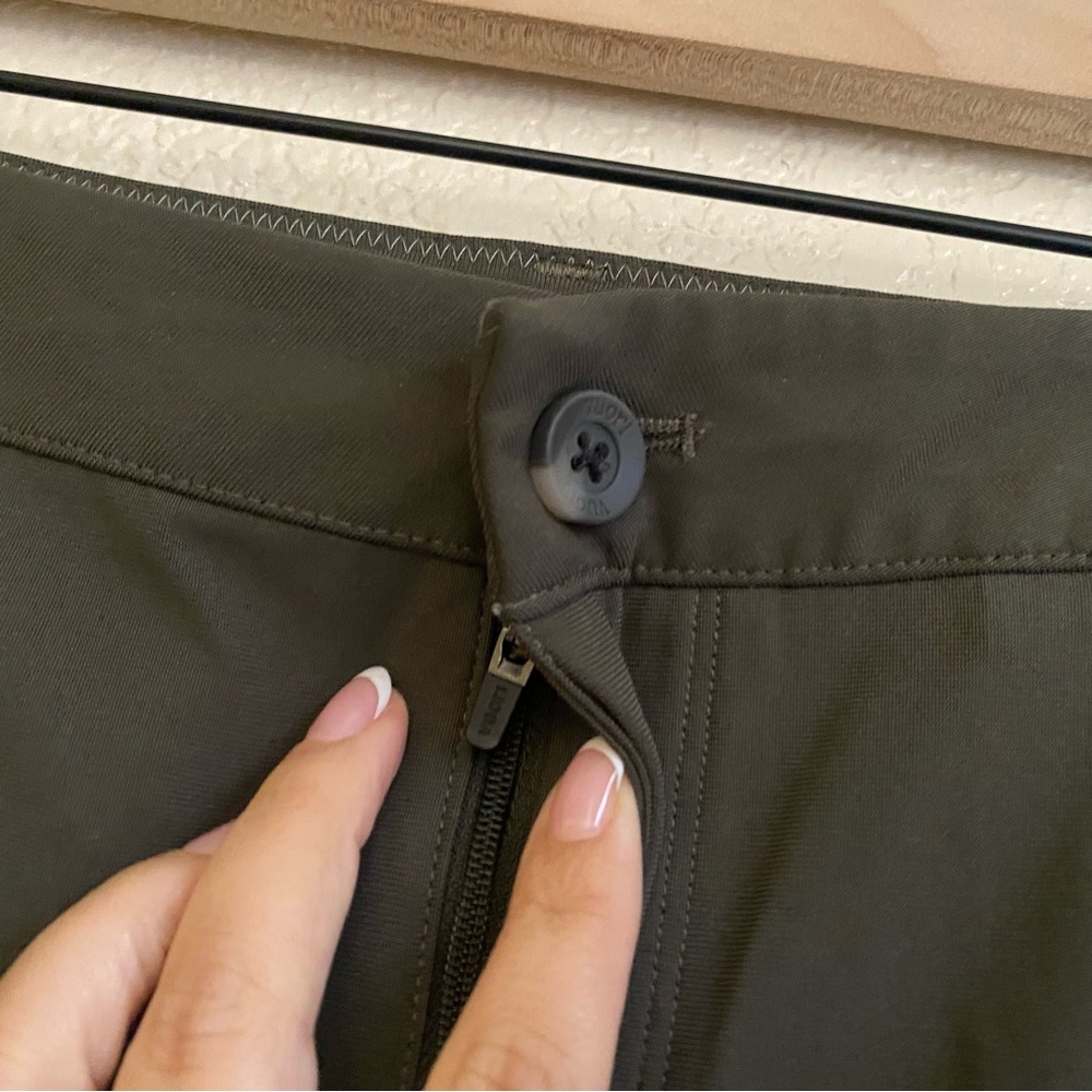 Vuori Meta Pant Athletic Slim Fit in Dark Oregano - Picture 6 of 10